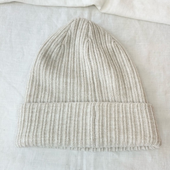 Aritzia Main Character Snowflake Beanie - Picture 6 of 9